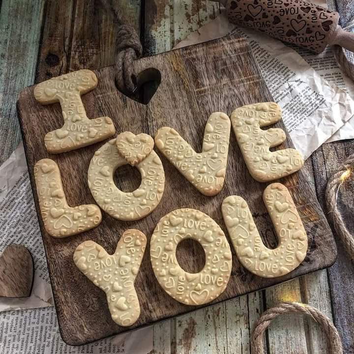 maleeka70's tweet photo. انا حاسه ان كل ملامحك وحشاني ❤️حاسه في غيابك فيه حاجه ناقصاني 💔🎶🎶🎶🎶 https://t.co/qutgHEeDeB