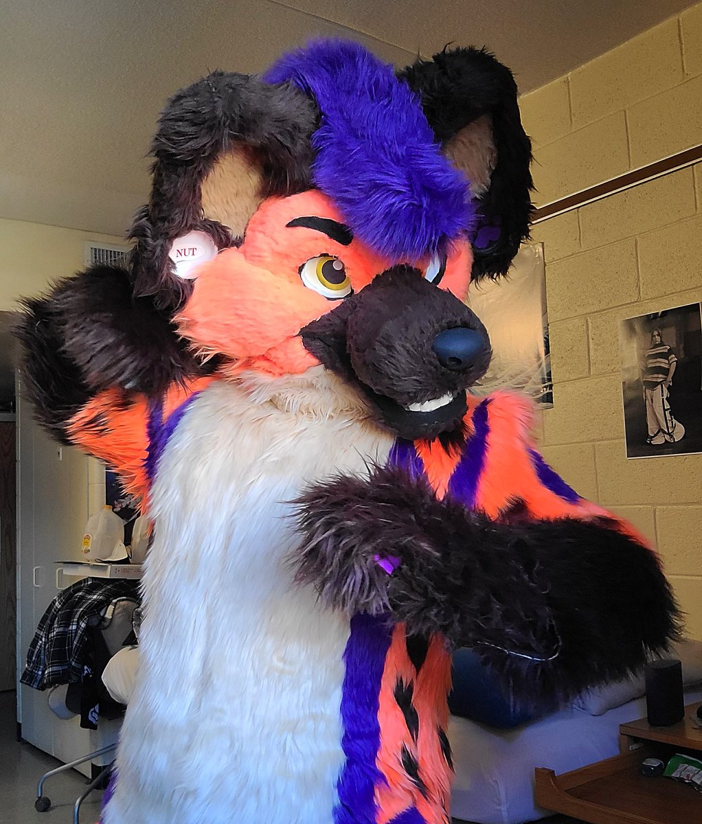 Vaalrein_Hyena's tweet photo. What are they saying about you? Hold up, lemme handle this...
#furry #fursuit #furryfandom https://t.co/tViw5gxPPq