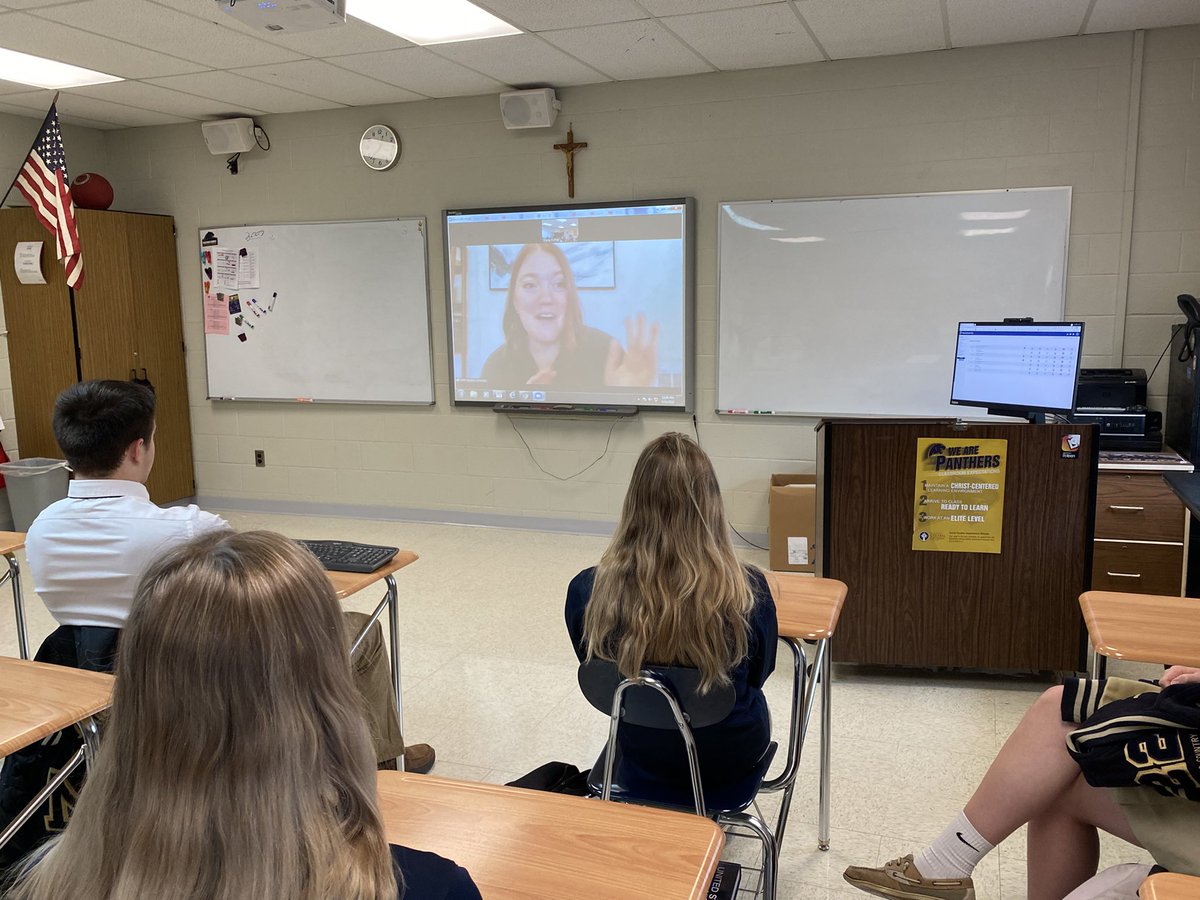 KohlerSj's tweet photo. “Don’t be afraid of the future.  It all makes sense”.  That’s one of the messages that Faith Oltman Halaiko (SMCC 07) shared with my TLC class today.   Faith is currently the Director of Communications for the Peace Corps.   Thanks Faith for sharing your time with us today!!! https://t.co/uTuUZnMlIJ