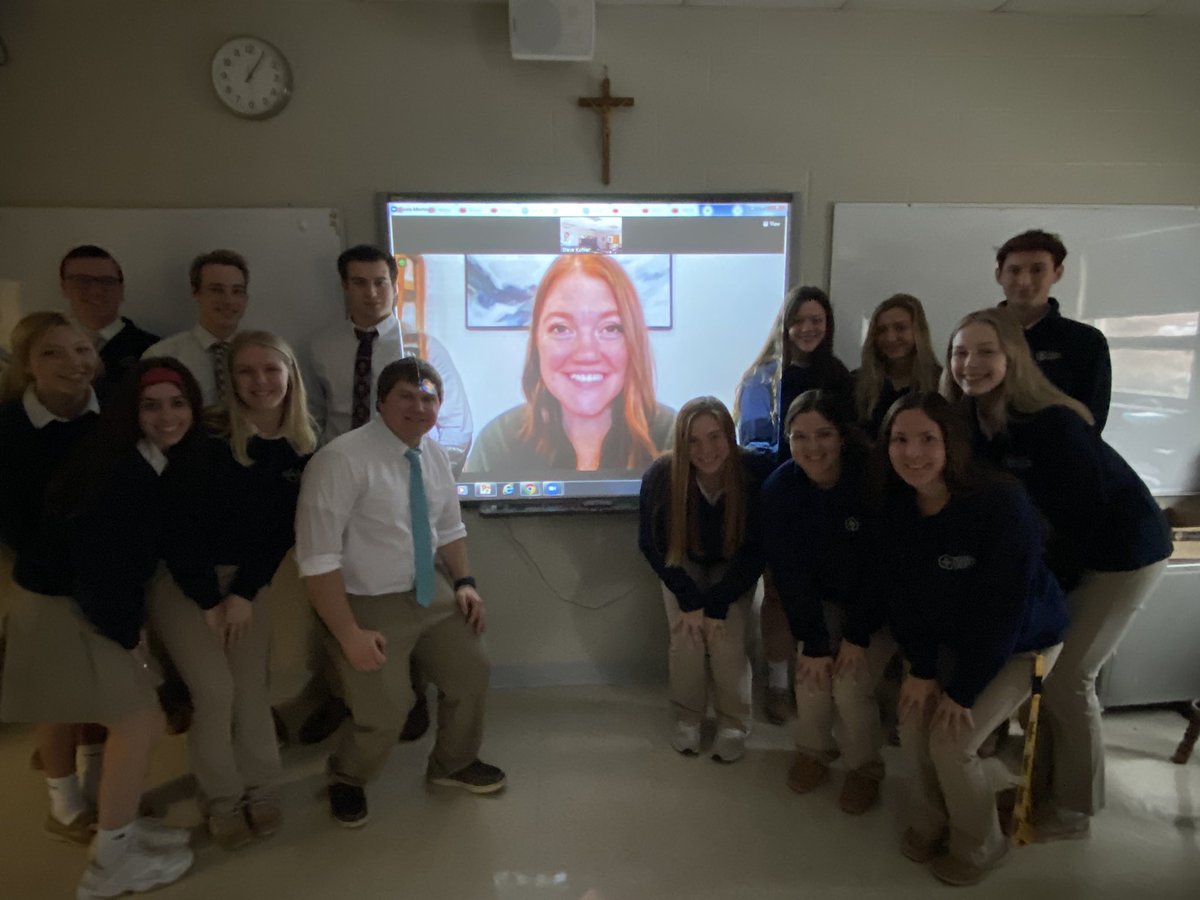 KohlerSj's tweet photo. “Don’t be afraid of the future.  It all makes sense”.  That’s one of the messages that Faith Oltman Halaiko (SMCC 07) shared with my TLC class today.   Faith is currently the Director of Communications for the Peace Corps.   Thanks Faith for sharing your time with us today!!! https://t.co/uTuUZnMlIJ