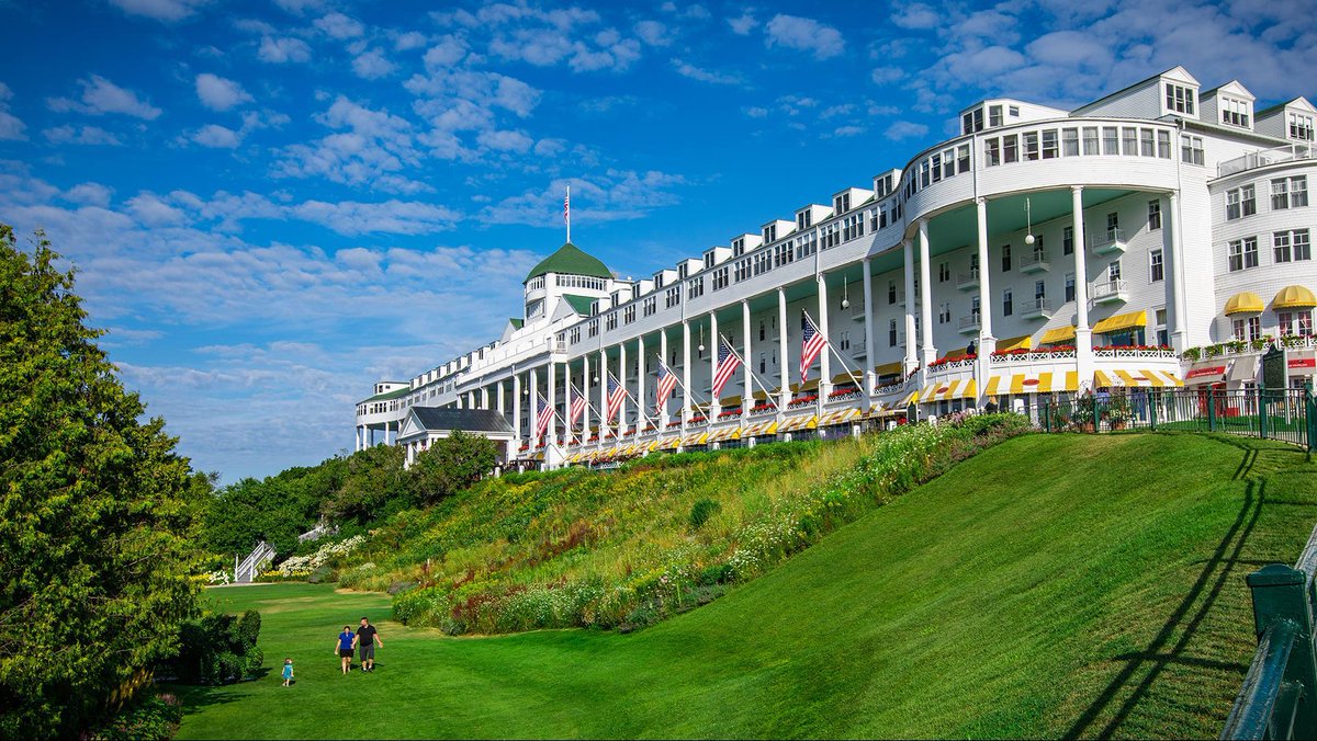 MEMSPA's tweet photo. Registration is now open for the 2022 MEMSPA Summer Leadership Institute at the Grand Hotel on Mackinac Island! This year's theme is It All Starts with YOU! Caring for yourself as a leader is the most important task you have. Join us in July! #MEMSPAchat https://t.co/Kb5lckupPh https://t.co/UybAVNQ6jf