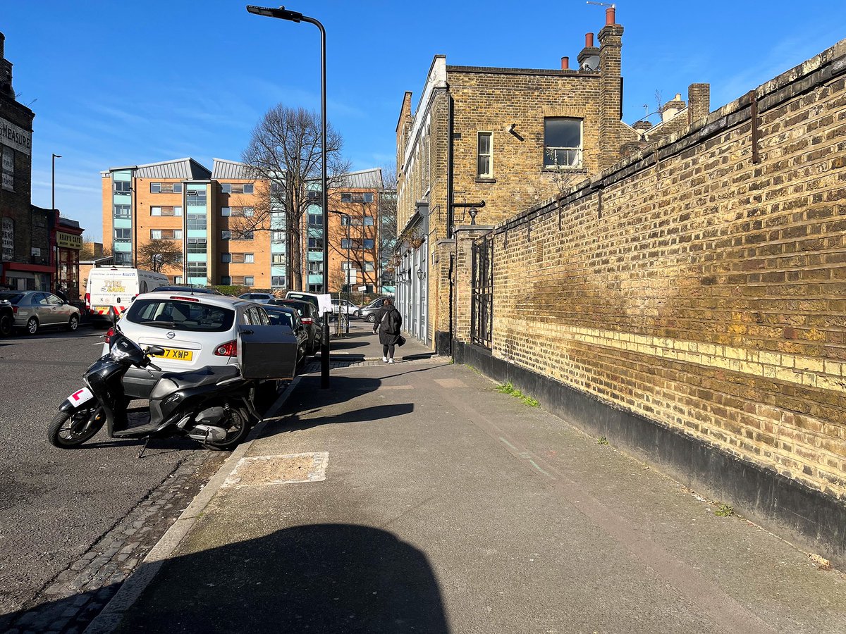Hatzola's tweet photo. Thank you @carowoodley, @RupertEcoarb & @InterlinkFDN for your assistance in moving the newly planted tree outside our proposed new Ambulance Station and replanting it elsewhere. #lifesaving #volunteers #GreenerHackney @hackneycouncil https://t.co/cqK6JOIAAi