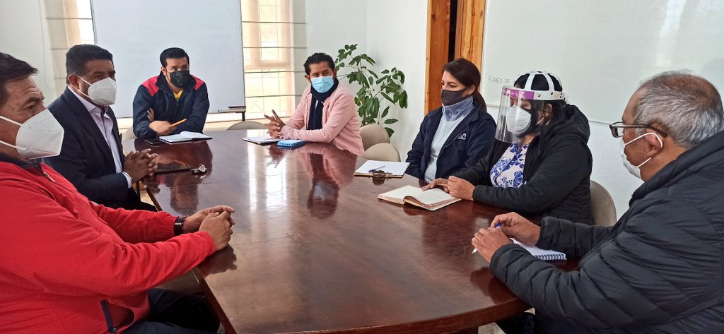 FerchoCA1398's tweet photo. BUENAS NOTICIAS | Coordinación de trabajo de @AgriculturaChim y el #EMMPA de Riobamba, para el proceso de carnetización de productores de Chimborazo, que les permite el ingreso a los agricultores a este espacio, para la comercialización de sus productos. #JuntosLoLogramos https://t.co/YD6s9OVHvr
