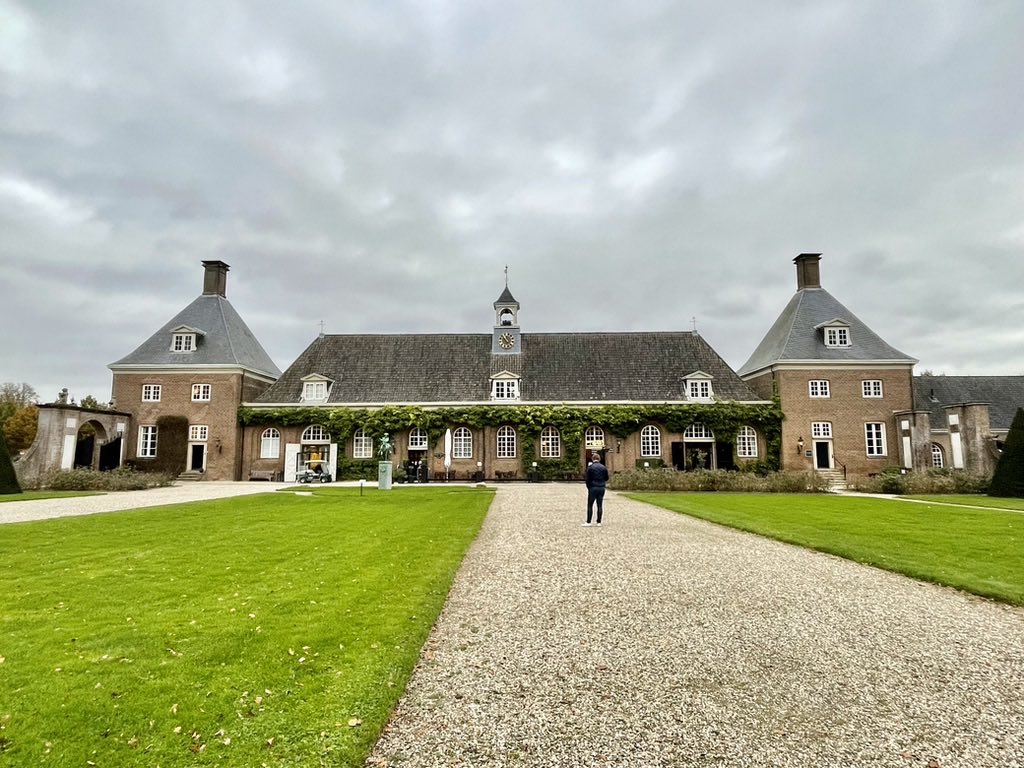 robhoeij's tweet photo. Bentinck. Gisteren las ik over de Engelse tak van een Gelderse adellijke familie. Waar kende ik die naam toch van? Opeens schoot het me te binnen. Restaurant Bentinck in Amerongen. 1/4 #bentinck https://t.co/hQhaGfeEM0