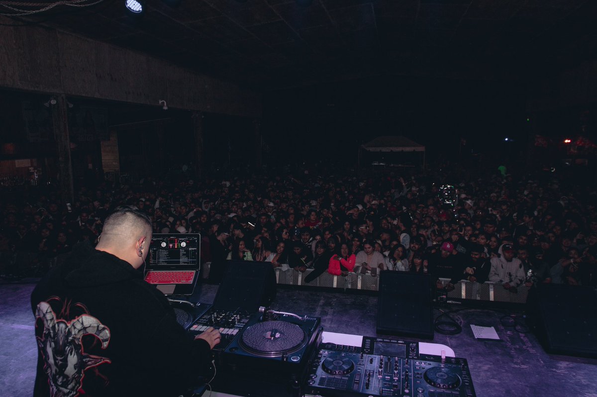 DJ_KM's tweet photo. Controlling the crowd is what I love to do
πΈ: @kinkyk_123 #TooHighTX https://t.co/tGze3Ruf9f