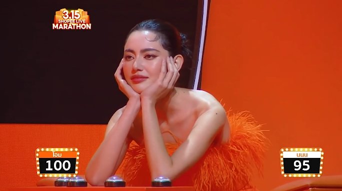Aisza608411413's tweet photo. The woman (judge) in orange dress is completely inlove with ohm 🤣. me too girl 😍.
#ohmpawatt #ohmpawat #Shopee315xOhmNanon #Shopee315CelebBattle #ShopeePromo315 https://t.co/gccWh6R2EE