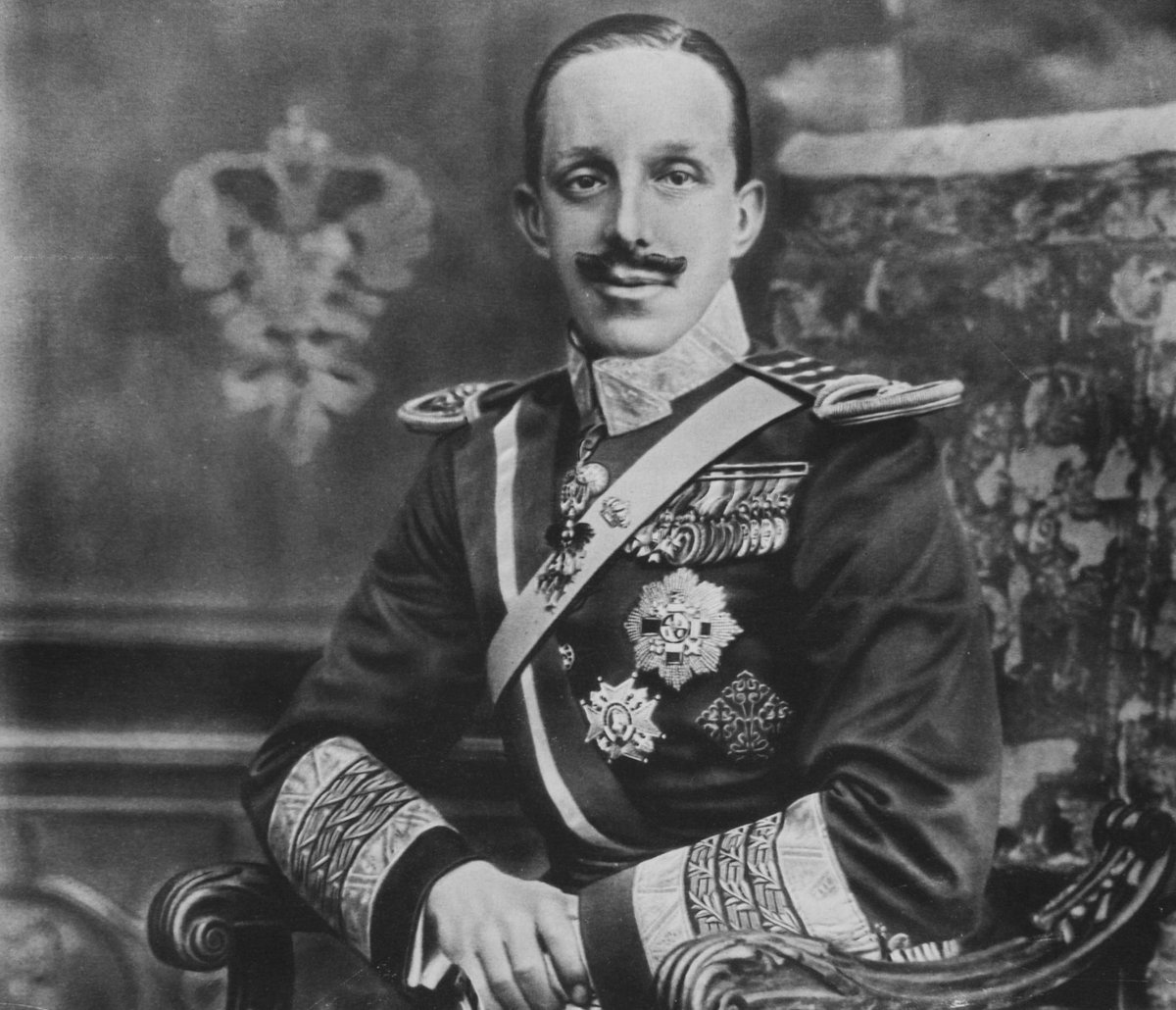 MiercolesRepubl's tweet photo. ¿Sabías que...? 

El abuelo del rey emérito, Alfonso XIII, fue un vicioso, mujeriego y adúltero, fue prolijo en amantes, tuvo hijos bastardos y trajo por el camino de la amargura a su esposa, la reina Victoria Eugenia.

 #VotaLaRepública https://t.co/aNXjy1ttH3