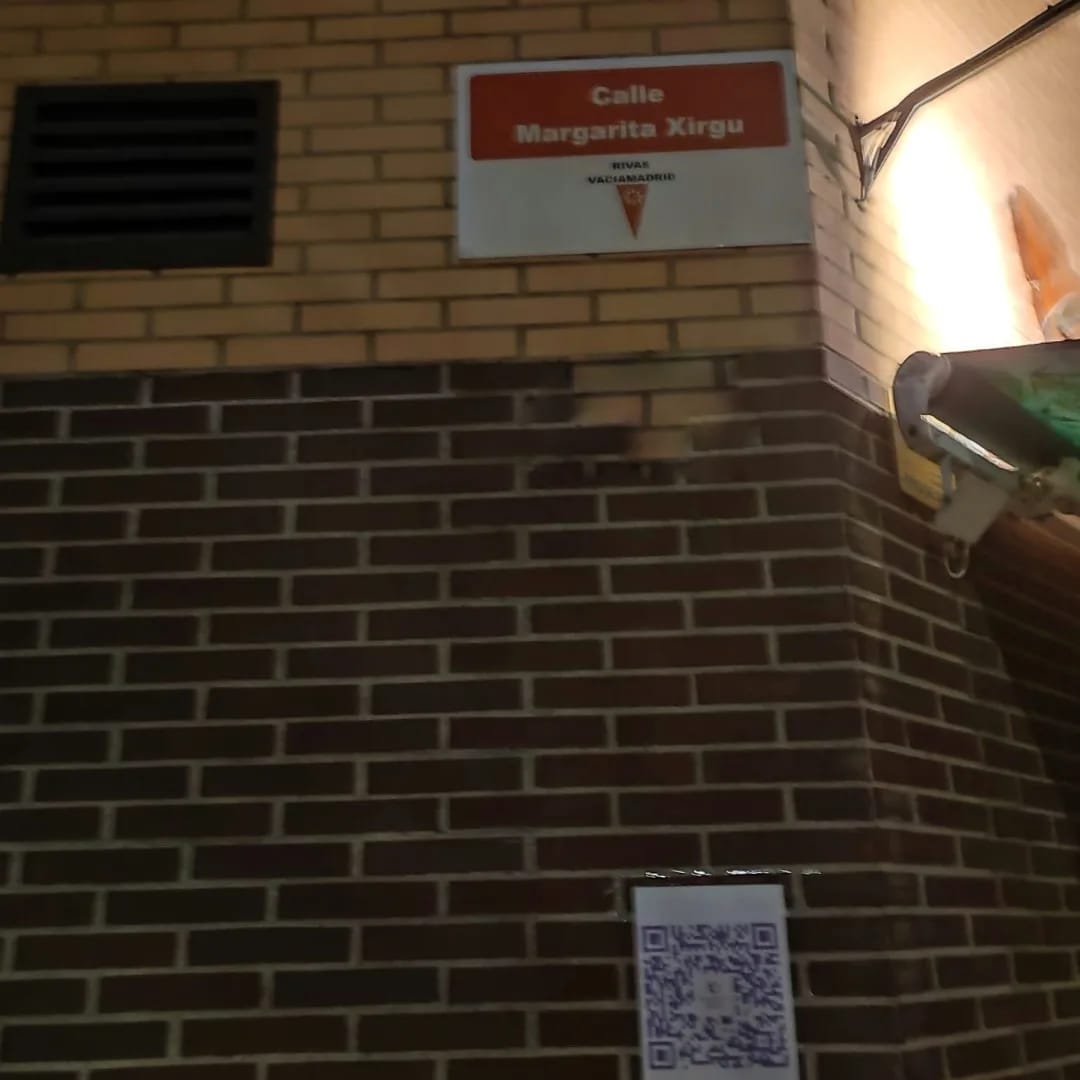 MARGARITA XIRGU

¿Qué hizo esta mujer?
¿Por qué está calle tiene nombre de mujer? 
Busca el cartel con el código QR y te lo contamos...
#mujeresenlaluna #mujeresquehacenbrillarlalunad