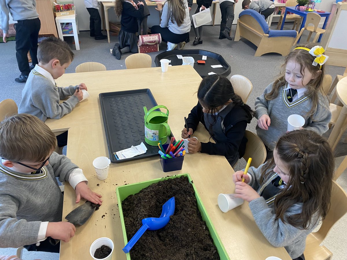 stclarespserc's tweet image. Primary 1 have been learning about the life cycle of plants as part of STEM week. This year the theme is Growth so we decided to grow our own garden together. #ERCSTEM