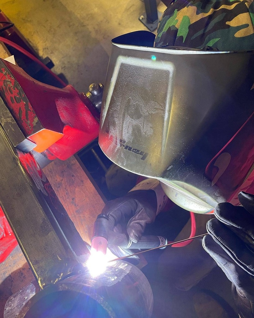 This was getting the arm of the out of position fixture tacked up. Rarely ever get any action shots 👨‍🏭💥

📷 Reposted from @rushvalleystudio
Check them out and don't forget to drop a ❤️

👉🏻 Remember to follow us @lwelds
➡️ You can also check our produ… instagr.am/p/CbIgaqThdia/