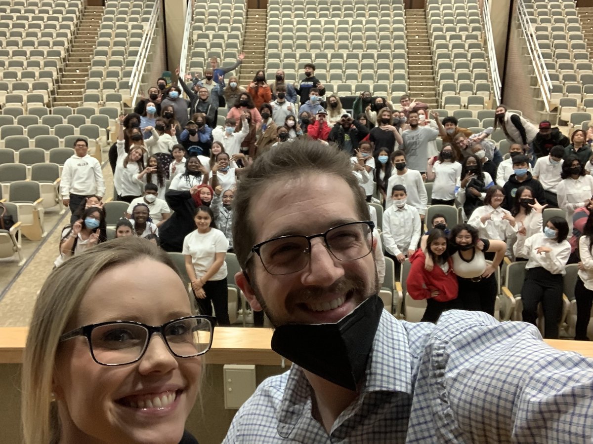 FredLynnChorus's tweet photo. Huge thank you to @WoodbridgeChoir for having us today! We loved hearing you guys perform some amazing music, and we had fun performing for you! 🎶🎵 #FLHornets #PWCSArts #musiced https://t.co/s25E6OX7Ct
