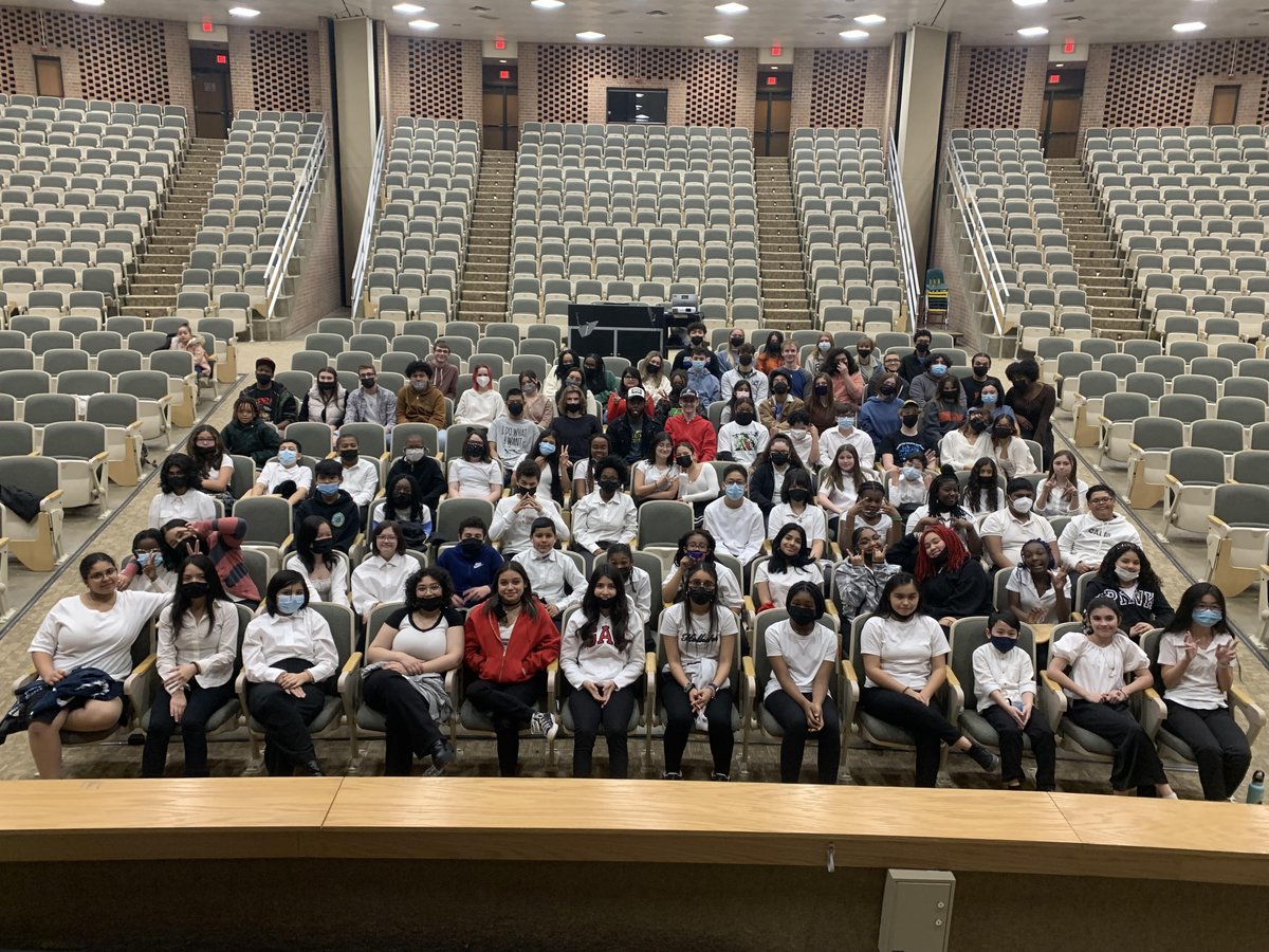 FredLynnChorus's tweet photo. Huge thank you to @WoodbridgeChoir for having us today! We loved hearing you guys perform some amazing music, and we had fun performing for you! 🎶🎵 #FLHornets #PWCSArts #musiced https://t.co/s25E6OX7Ct