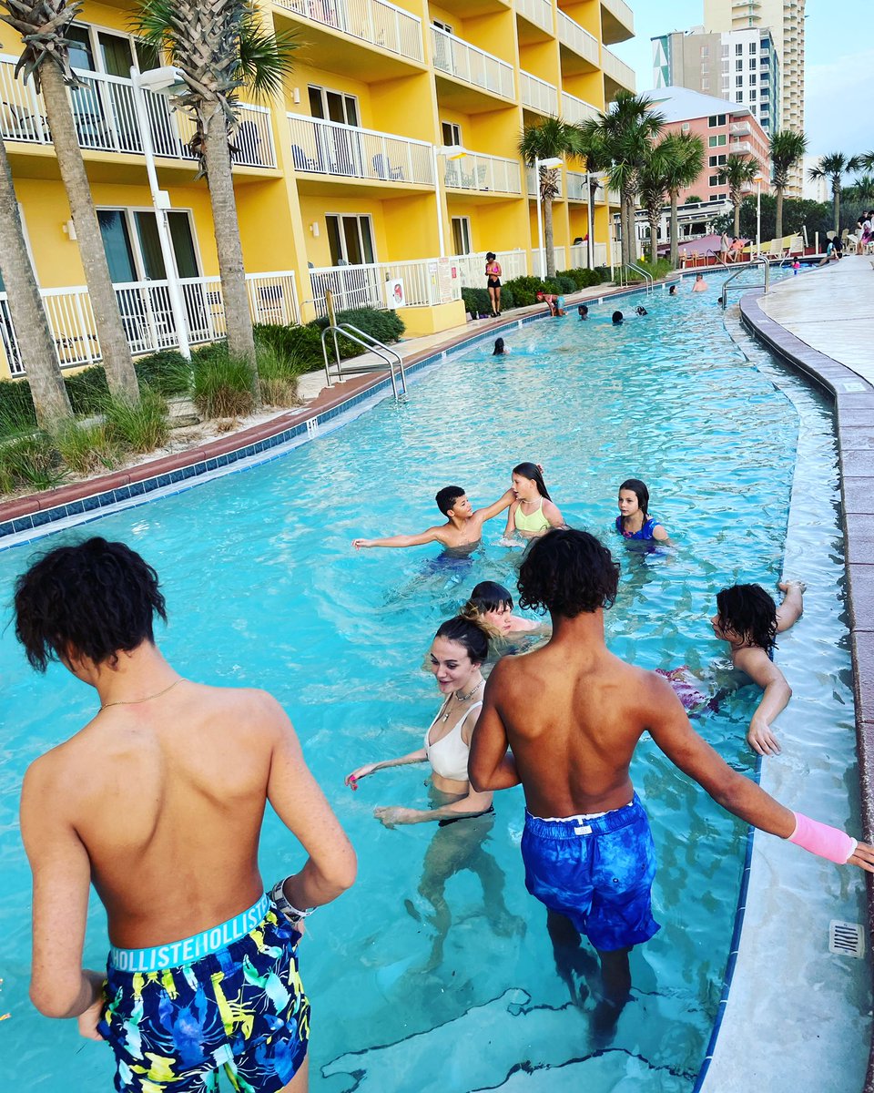 jodicgreen's tweet photo. Big family, big party! #pcb #greenvillage https://t.co/k9M3qWWKpS