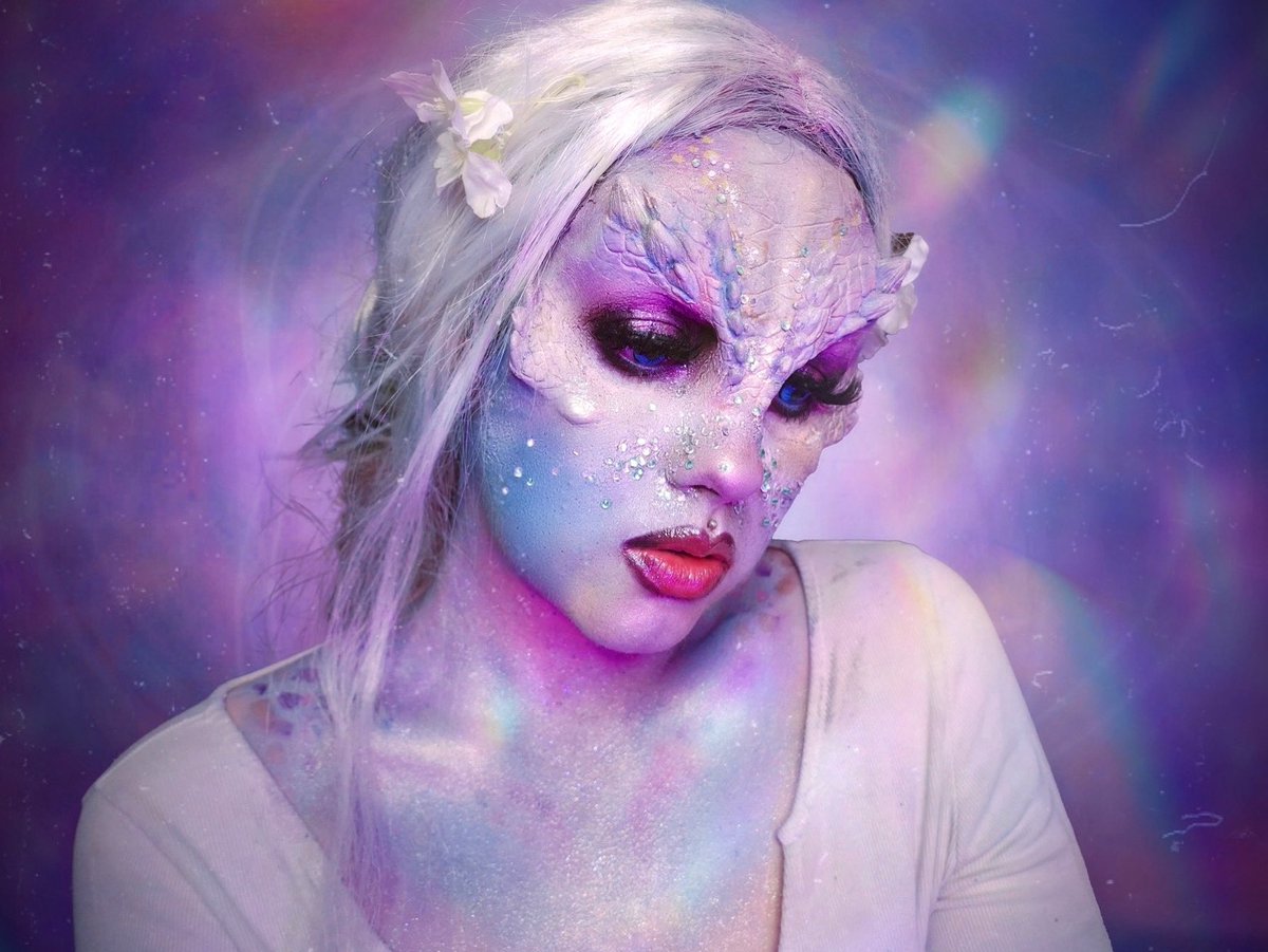 juliaredmakeup's tweet photo. Light Fury ⚡️
De la prothèse, et beaucoup de paillettes! 
( Pour ceux qui ont suivi ma première session Twitch d’hier, voici le résultat final !) 

https://t.co/WxxBZ7BwPw https://t.co/dn62usdok0