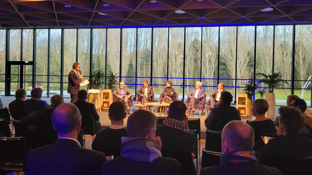 GroupeIRD's tweet photo. Les chemins de la transformation du #FE2T, c'est ce soir @E_Cites ! Merci à @Nathalie_Balla, Patrick Seghin et @FranckDuriez de partager leur témoignages sur l'entreprise en mouvement ! Animée par @JPLetartre @ArnaudMarion @directseb https://t.co/dXM4cAXt6Y