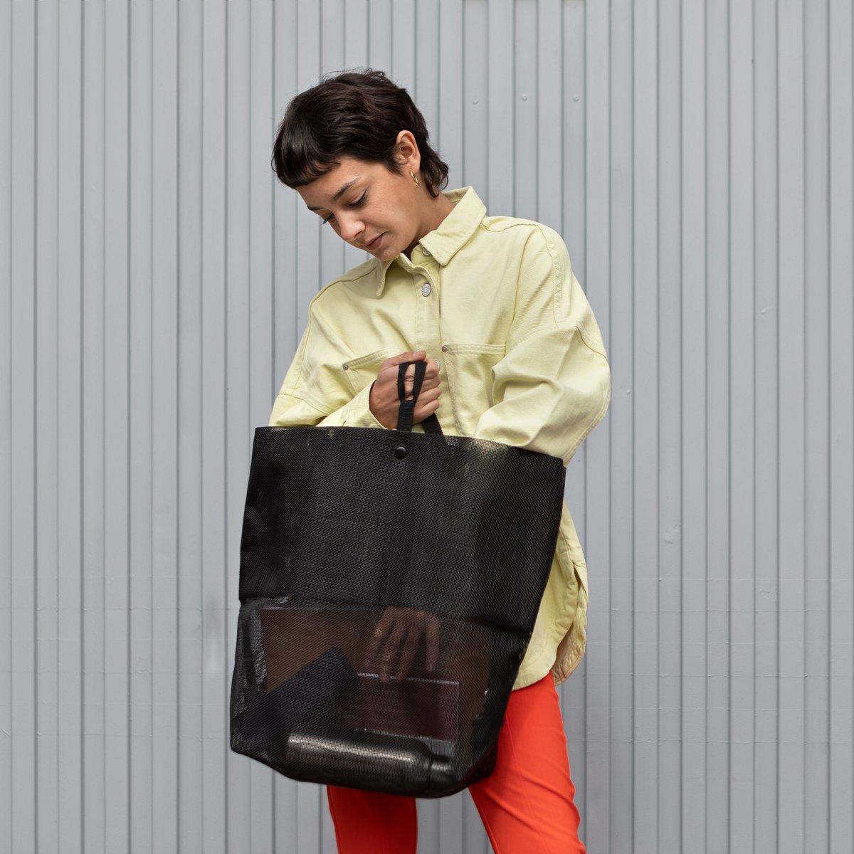 knokstore's tweet photo. The stylish way to carry your essentials to school, work or the gym - or even just to the supermarket.

#essentials #bag #transparent #functional #travel #knok #knokstore https://t.co/YySaSIF4cn