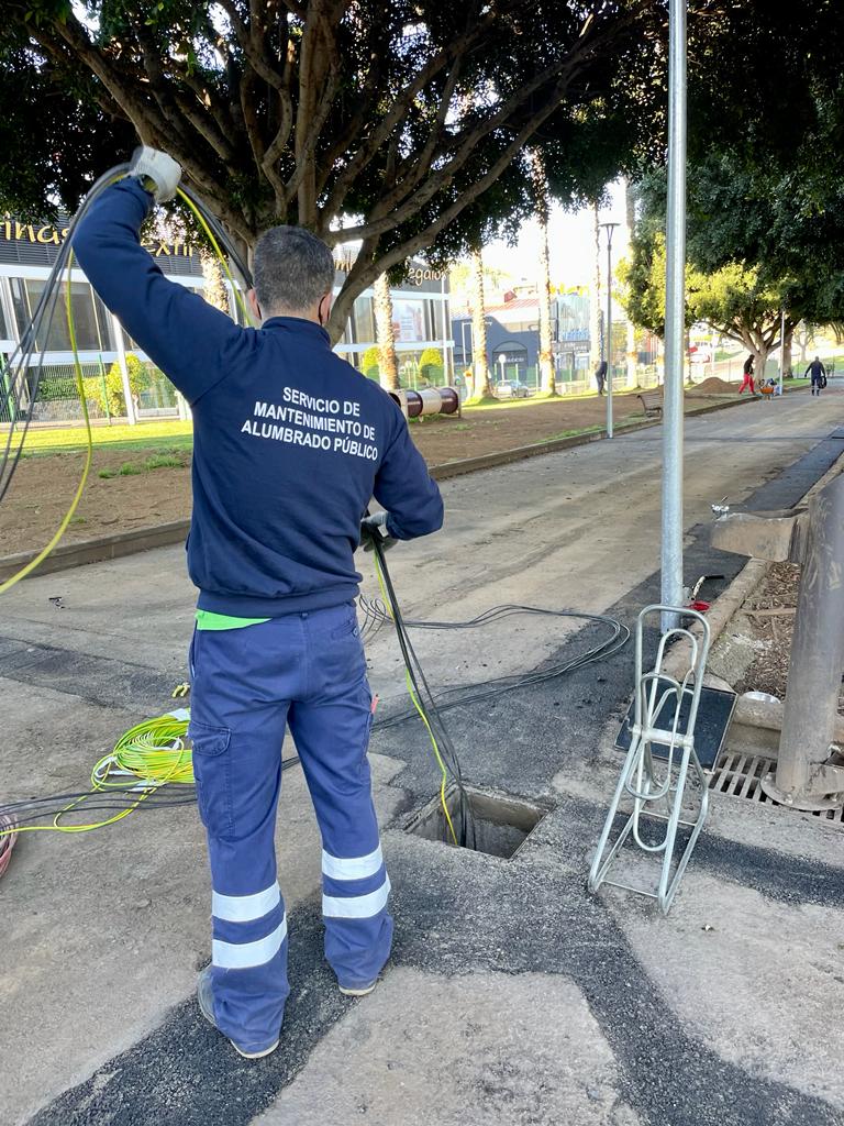 LaOrotava's tweet photo. 💡♻️Instalación de alumbrado eficiente y de bajo consumo en el interior del #ParqueCanino.

🚧 Seguimos mejorando la instalación para una mayor comodidad y confort de usuarios y mascotas🐶.

#MejorandoLaOrotava
#Effico https://t.co/zhTVHkgkRe