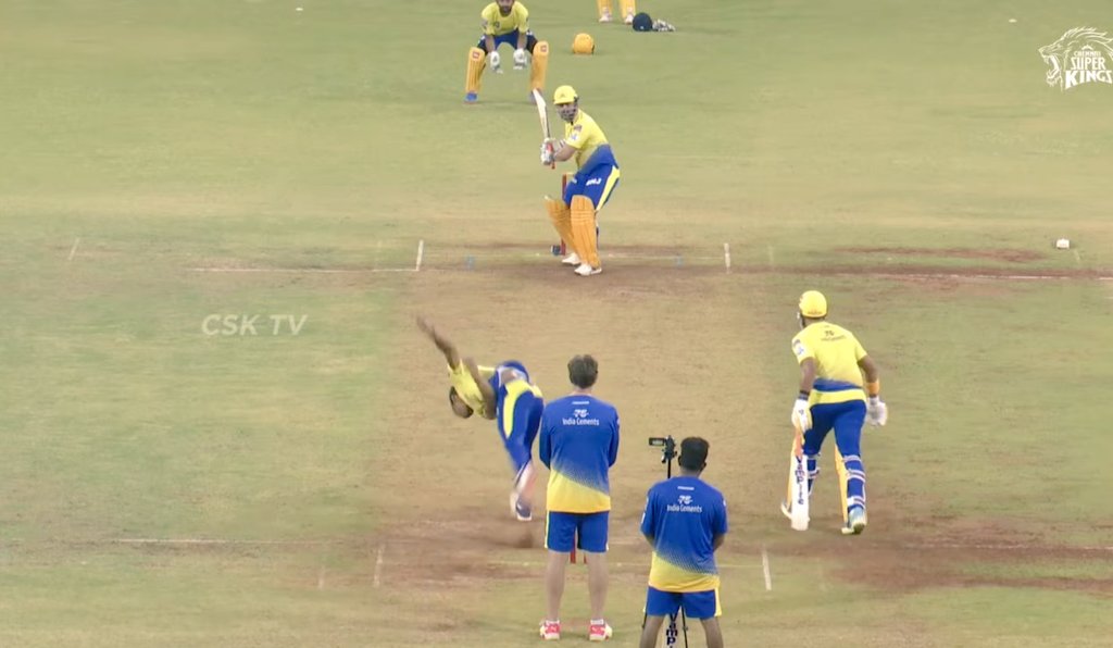 CSKFOREVER07's tweet photo. Raj Vardhan to RajaRajan (KING)🥳🥳🔥🔥

#WhistlePodu #CSK https://t.co/6SSzJ1aOpB