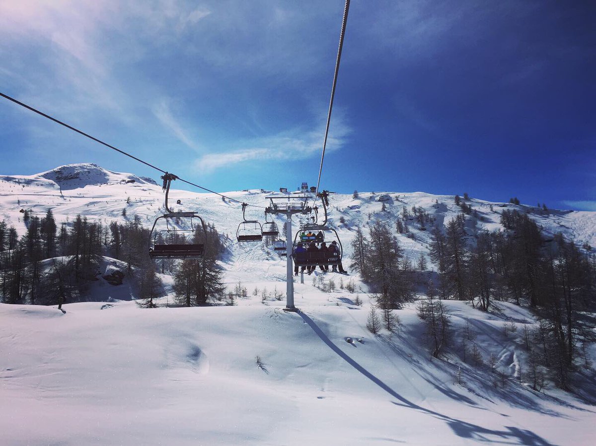 PiersDupoy's tweet photo. Yesterday was a perfect day in Sauze d’Oulx. Fresh snow, off piste, not a care in the world #sauzedoulx #sauze #vialatteaski https://t.co/Vrf6zTgP9v