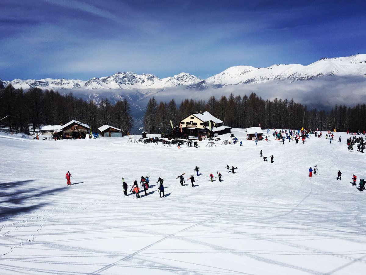 PiersDupoy's tweet photo. Yesterday was a perfect day in Sauze d’Oulx. Fresh snow, off piste, not a care in the world #sauzedoulx #sauze #vialatteaski https://t.co/Vrf6zTgP9v