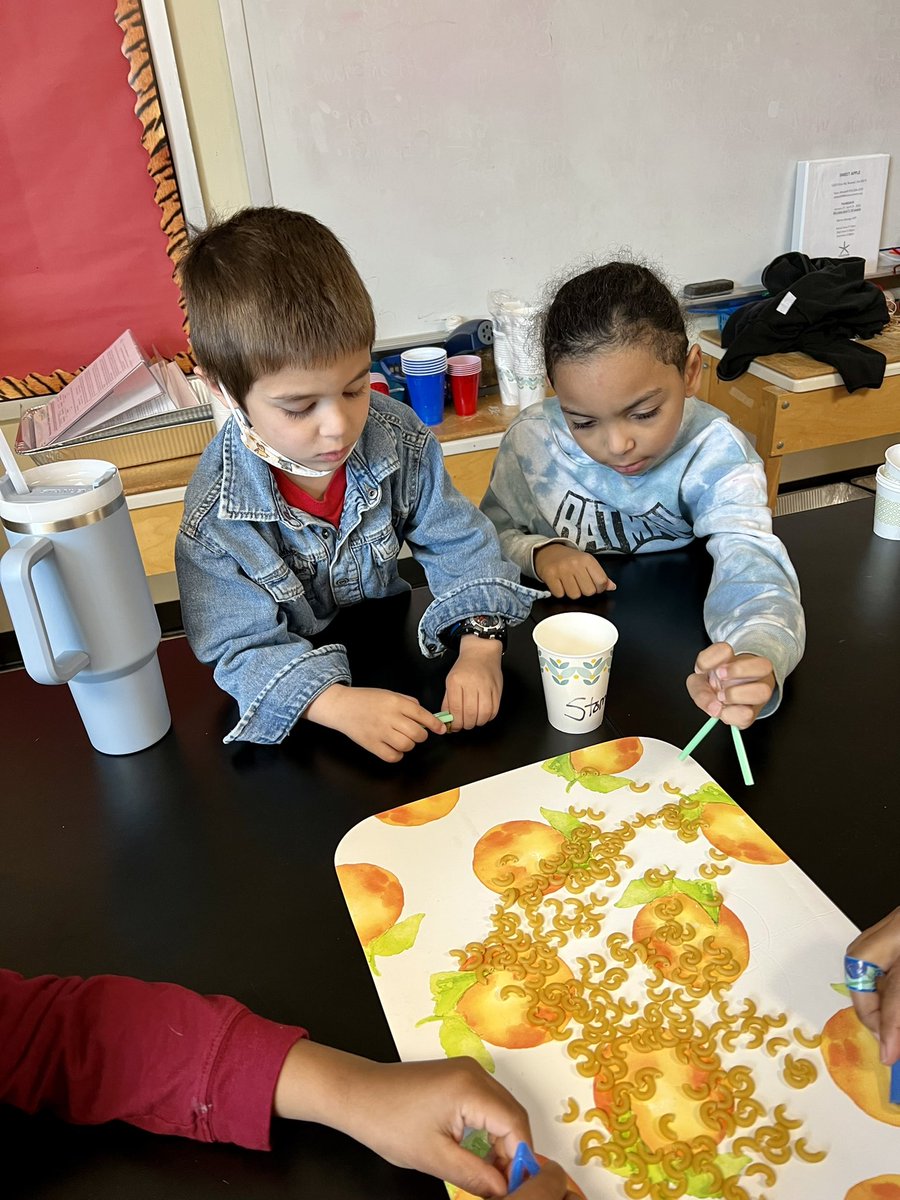 mrstaylor0's tweet photo. Science lab is so fun with @SAEsciencelab !!! Today kiddos learned about different animal features! @SweetAppleES https://t.co/ulbV5AvzLj