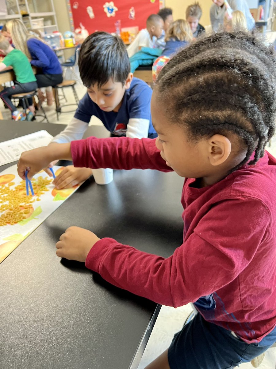 mrstaylor0's tweet photo. Science lab is so fun with @SAEsciencelab !!! Today kiddos learned about different animal features! @SweetAppleES https://t.co/ulbV5AvzLj