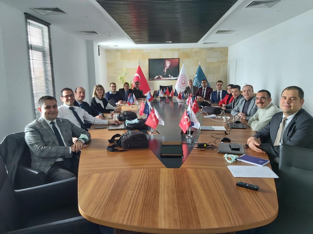 Rekabetçilik ve Dış Ticaret Destek Merkezi tanıtım faaliyetleri kapsamında, <a href="/ahilerkalkinma/">AHİKA Ahiler Kalkınma Ajansı</a> daveti ile merkezin faaliyetleri ile ilgili sunum gerçekleştirildi, akabinde dış ticaret istihbarat veri tabanları kullanımı ile ilgili bilgiler aktarıldı. <a href="/TCSanayi/">Sanayi ve Teknoloji Bakanlığı</a> <a href="/KalkinmaAjansGM/">Kalkınma Ajansları Genel Müdürlüğü</a>