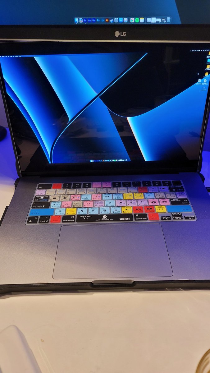 m1maxprocinema's tweet photo. Every port used (including ethernet) on the @CalDigit #ts4 TS4 @GetThunderbolt dock for the @apple #m1max 16inch only mild warmth, zero data drop-off editing raw open gate @ARRIChannel #arriLF footage on dual 4K monitors 60hz in @creativecloud Adobe Premiere. #efficient #easy https://t.co/dKcopIqFNV