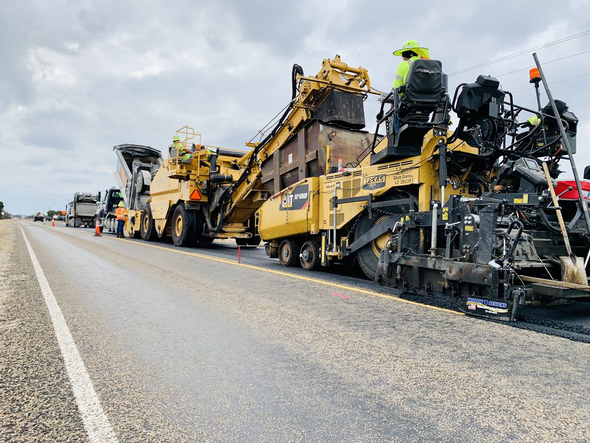 TxBit_'s tweet photo. Here’s a recent pic of one of our TXDOT paving crews. This is an overlay project on FM 2578 in Kaufman County. 🚧
📷: Dustin A.
#texasbit #asphalt #construction #asphaltlife https://t.co/ZuVQW7jGF1