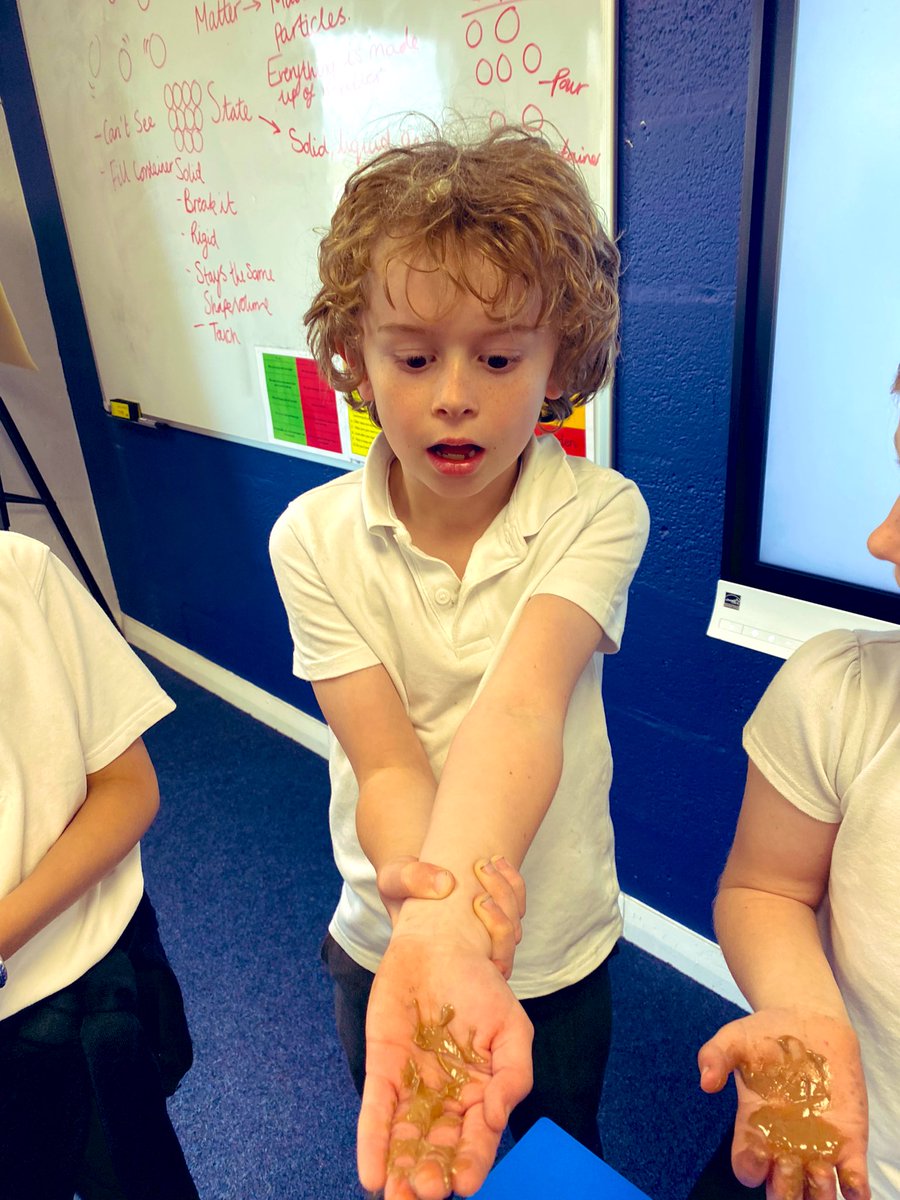 MissHOwens's tweet photo. Can materials change state? Yes… Yes they can! #statesofmatter #solidsliquidsgases #melting #solidifying #reversiblechange #superscience @stobhillgate https://t.co/P5q5UUvMJK