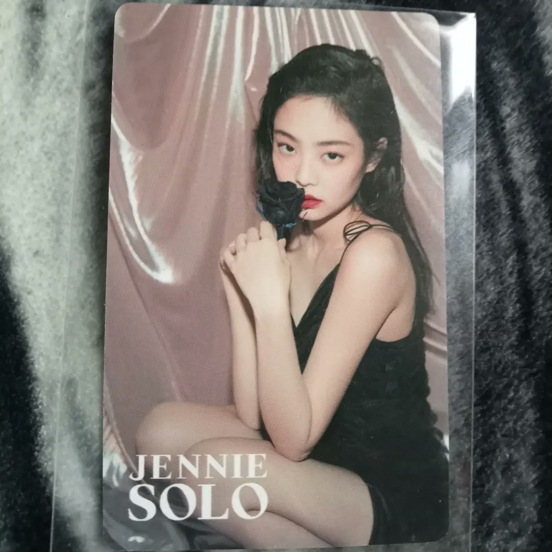 PoringCelestial's tweet photo. [ wts sale selling blackpink photocard sell wtt solo pob wtt ]

Jennie solo pre order double sided . Mint condtion

‼️ Can trade for Karina smcu Sm Town card ‼️

Please offer in €!! EUROS ! €10 increase !

Current highest offer: €140 /ninirud***/ 

Closing date: March 25th https://t.co/RTcGGC8V4m