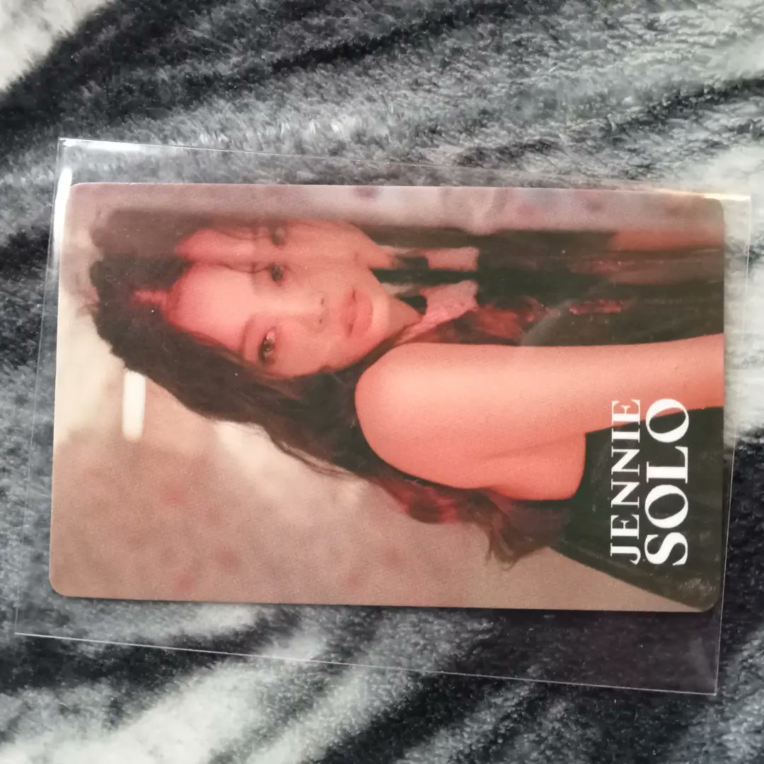 PoringCelestial's tweet photo. [ wts sale selling blackpink photocard sell wtt solo pob wtt ]

Jennie solo pre order double sided . Mint condtion

‼️ Can trade for Karina smcu Sm Town card ‼️

Please offer in €!! EUROS ! €10 increase !

Current highest offer: €140 /ninirud***/ 

Closing date: March 25th https://t.co/RTcGGC8V4m