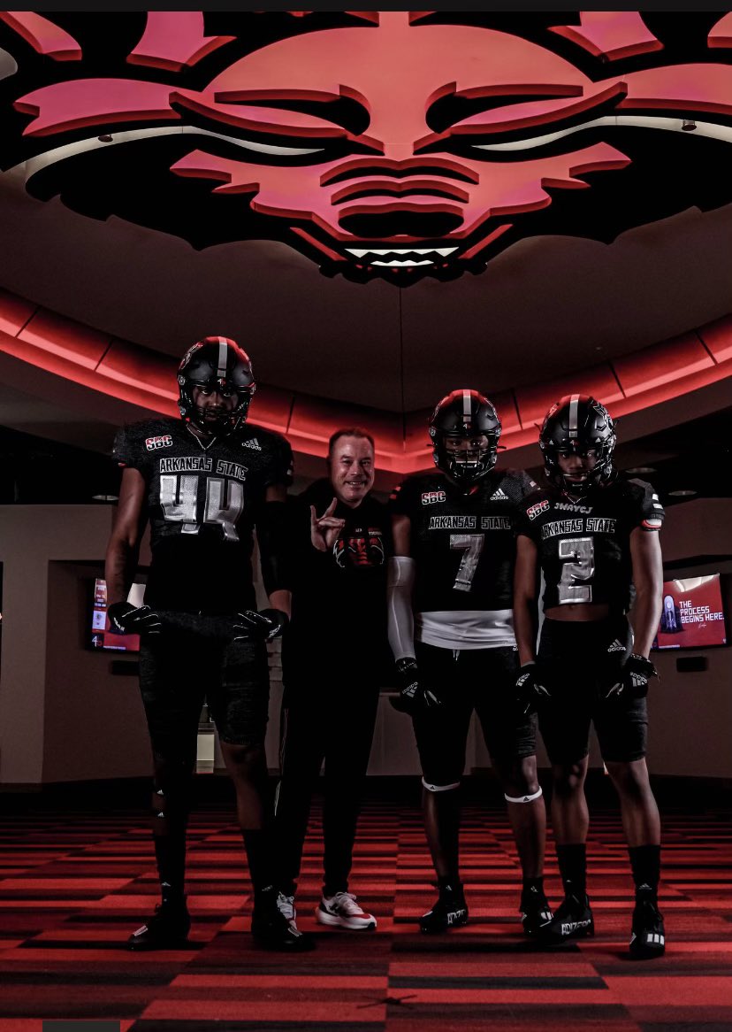 Be you, They’ll Adjust🖤 #WolvesUp🐺 <a href="/AStateFB/">Arkansas State Football</a> <a href="/CoachDLett/">Derrick Lett</a> <a href="/CoachButchJones/">Butch Jones</a> <a href="/NLRFB/">Charging Wildcat Football</a> <a href="/ArElite100/">Arkansas Elite 100</a> @coachrb15