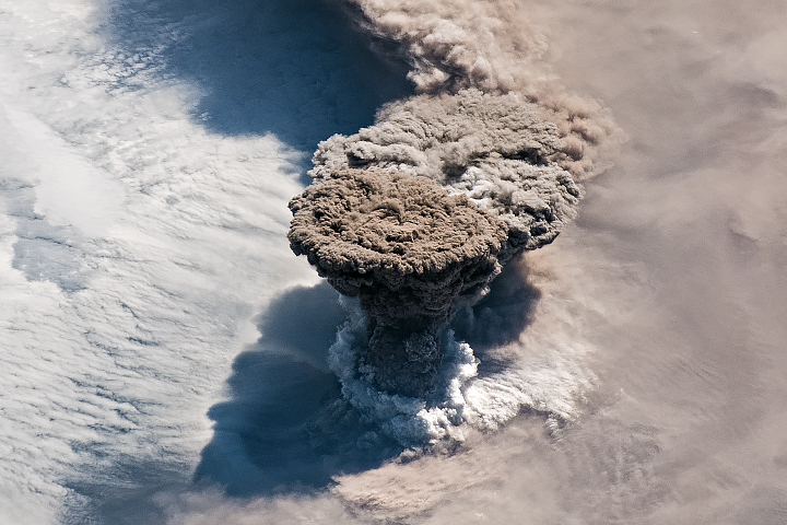 Volcanic eruption seen from #space 🌋