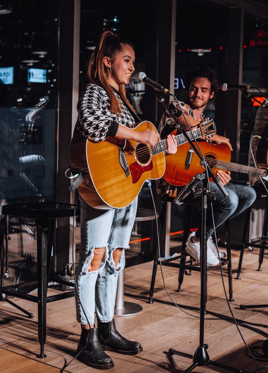Kayla_Eileen18's tweet photo. Live performance shots of artists in downtown Nashville 🎶 https://t.co/nEX2sQchsv