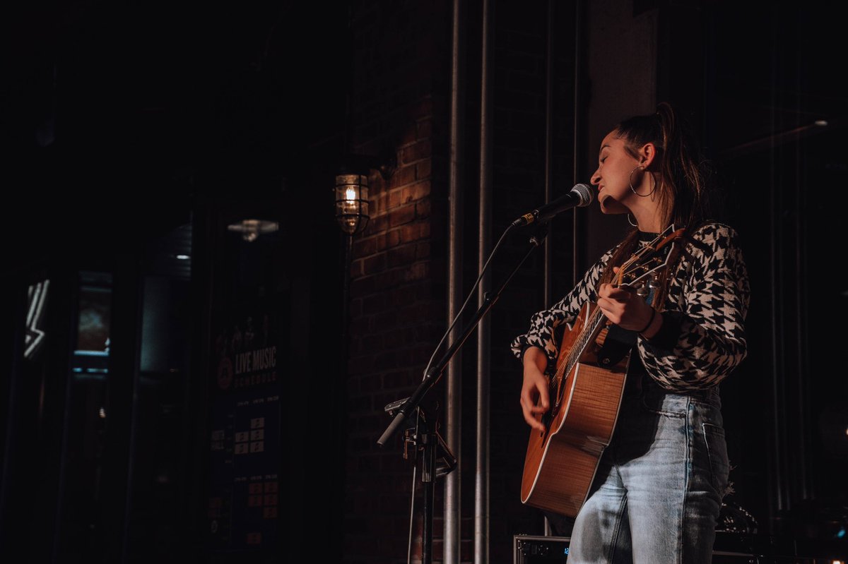 Kayla_Eileen18's tweet photo. Live performance shots of artists in downtown Nashville 🎶 https://t.co/nEX2sQchsv
