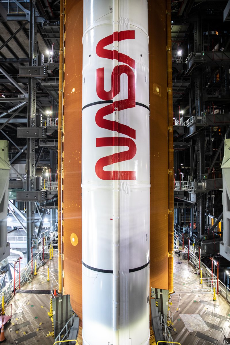 NASA_SLS's tweet photo. Painting of the NASA worm logo is complete on the SLS solid rocket boosters for the #Artemis I mission ahead of rolling to the pad on March 17 for the final test. Painters had to wait until the boosters were fully assembled to finish the job.

MORE HERE >> https://t.co/H58Ol2R8Vx https://t.co/lasgTl3RR8