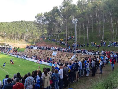 ¿Es La Salera el campo de fútbol más bonito de España? Allí juega el <a href="/Naxaracd/">Náxara C.D.</a> 
A ver quien le empata (en bonito).
¿Se os ocurre otro?