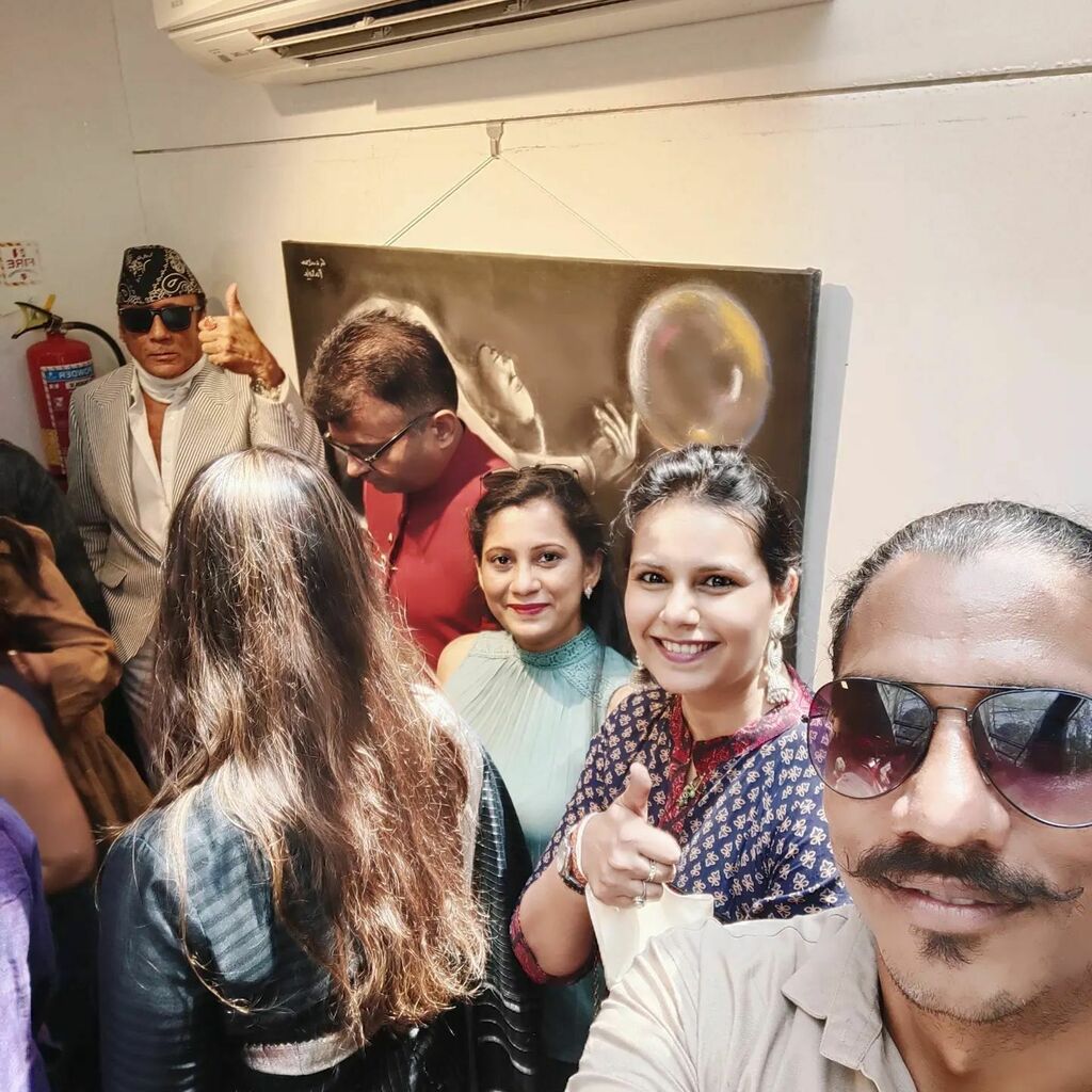 khushchotaliya's tweet photo. Got an opportunity to meet the Actor Jackie Shroff Dada yesterday at "The Root Cause" Art Exhibition at जहांगीर Art Gallery, Kalaghoda, Mumbai.
#KhushbooChotaliya #JackieShroff #JahangirArtGallery #TheRootCause #artexhibitions https://t.co/0YuVNMHmzJ