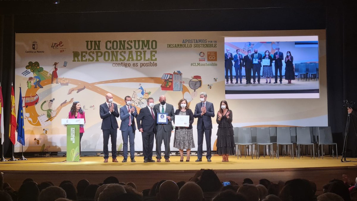 DSostenibleCLM's tweet photo. (1) #DiaMundialDeLosDerechosDelConsumidor #CLM
#Camarena #Toledo
👉Entrega distintivos compra asistida ‘Mejores Prácticas de Compra Asistida’ a los representantes de Mercadona, Supercor (El Corte Inglés), Supermercados Consum, Alcampo y Carrefour https://t.co/bUpTwAByBE