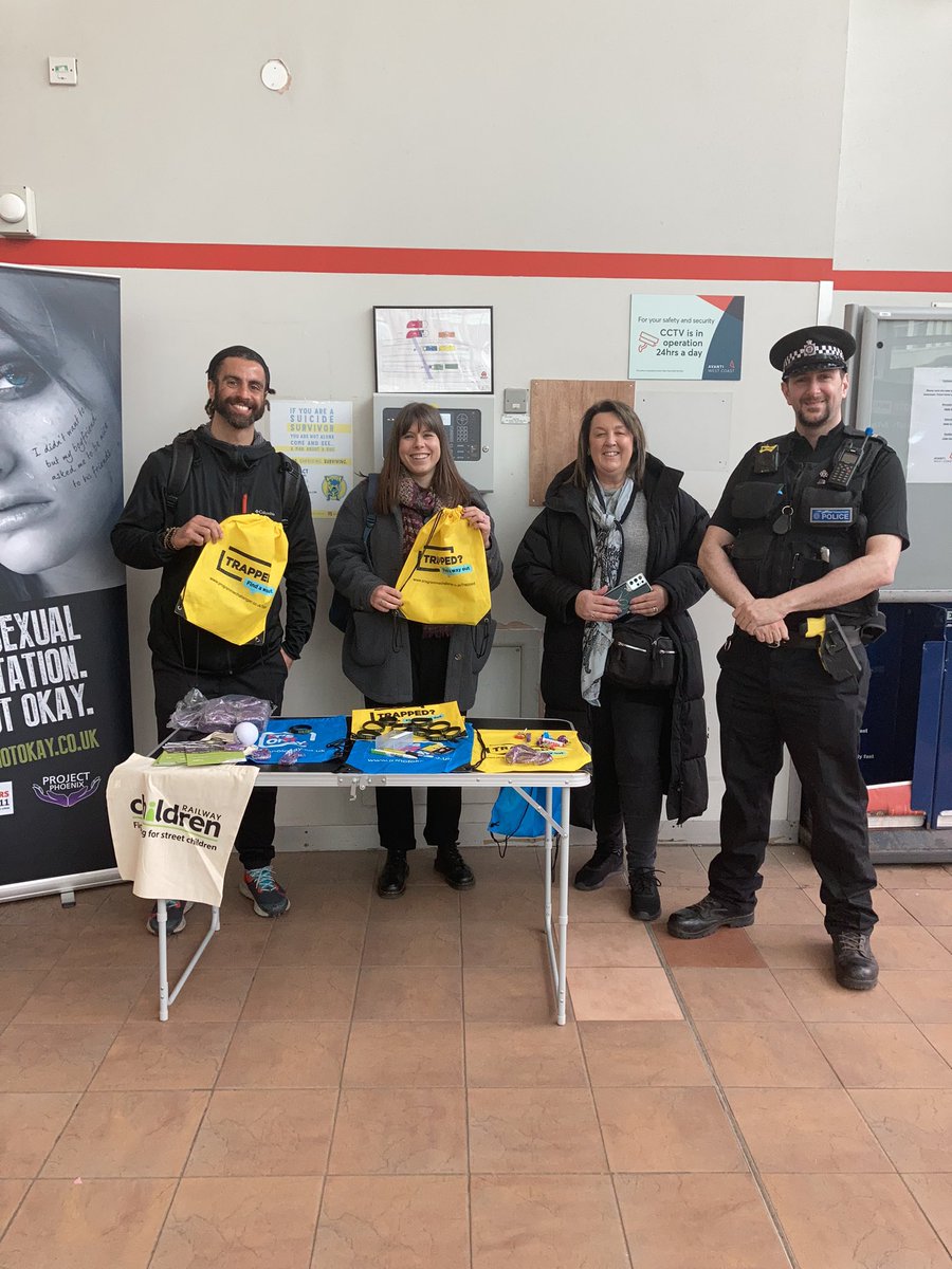 This afternoon we were out raising awareness and giving advice about exploitation and harm reduction. Great to meet kids, teens, parents, grandparents and professionals. Multi agency at its best, aspire social workers, <a href="/RailwayChildren/">Railway Children</a> @BTPGtrMcr <a href="/GMPStockport/">Stockport Police (GMP)</a> <a href="/childrensociety/">The Children's Society</a>