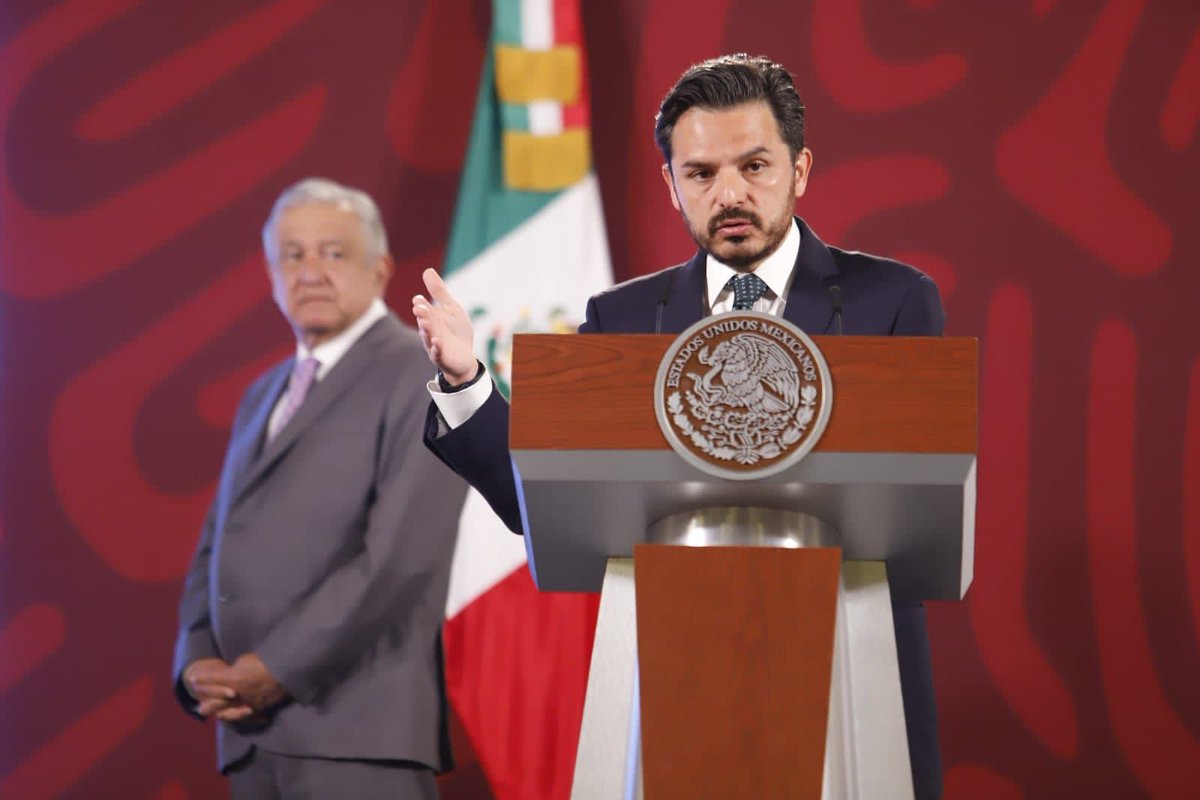 zoerobledo's tweet photo. Durante la conferencia matutina del presidente @lopezobrador_ explicamos en qué consiste el modelo de atención integral a la salud @Tu_IMSS-Bienestar.

Este esquema tendrá un enfoque preventivo para las personas que no cuentan con seguridad social. (1/2) https://t.co/wYccigs7tX