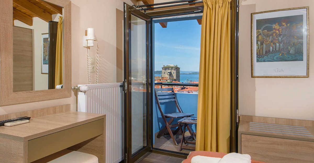 ouranoupoligr's tweet photo. The Hotel Macedonia is an excellent choice for a vacation because it is only 50 metres from the beach, cafés, restaurants, and small stores
https://t.co/8GV53lvLVD
#ouranoupoli #mountathos #greece #visitgreece #hotelmakedonia #hotelkonaki #travel #monks https://t.co/UqbLhrGgWd