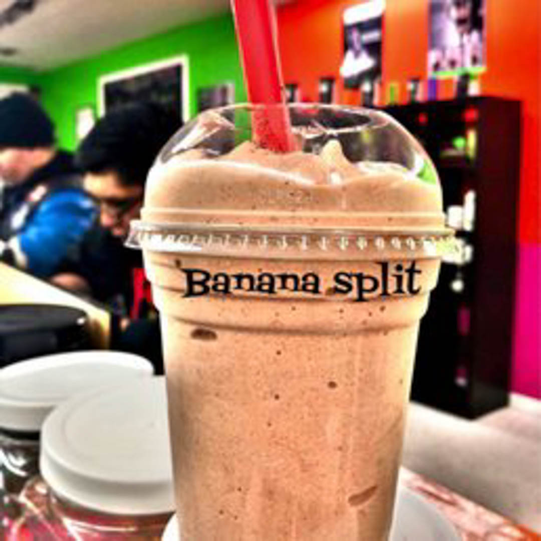 NutritionHouse5's tweet image. You can trust the team at Nutrition House to handle any of your Healthy Drinks needs. We pride ourselves on building friendly and professional relationships with all of our clients. Come in to learn more about our Healthy Drinks services at 4616 W Diversey Ave #HealthyShakes  ...