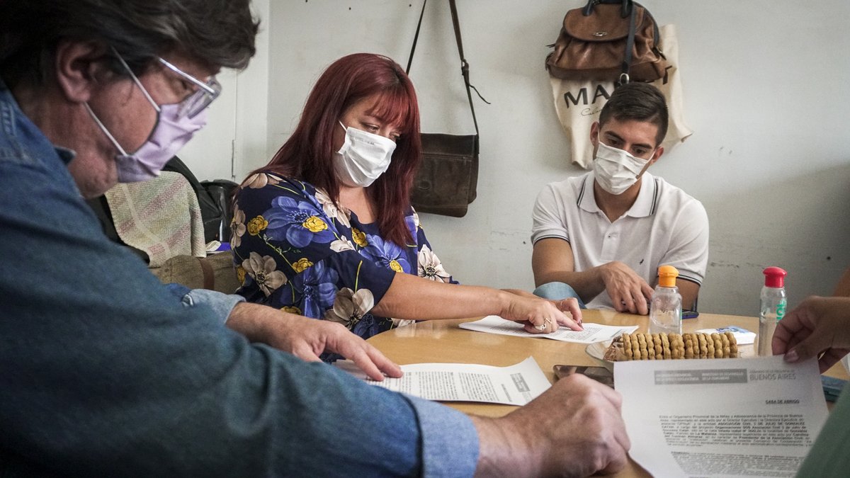 DSLaMatanza's tweet photo. En el Servicio Zonal de La Matanza se establecieron convenios con la Provincia de Bs As a fin de continuar desarrollando el proyecto “Organizaciones S.O.S”, destinado a garantizar derechos de la niñez que aguardan resolución sobre sus derechos en el marco de medidas de protección https://t.co/aabVo6cBAD