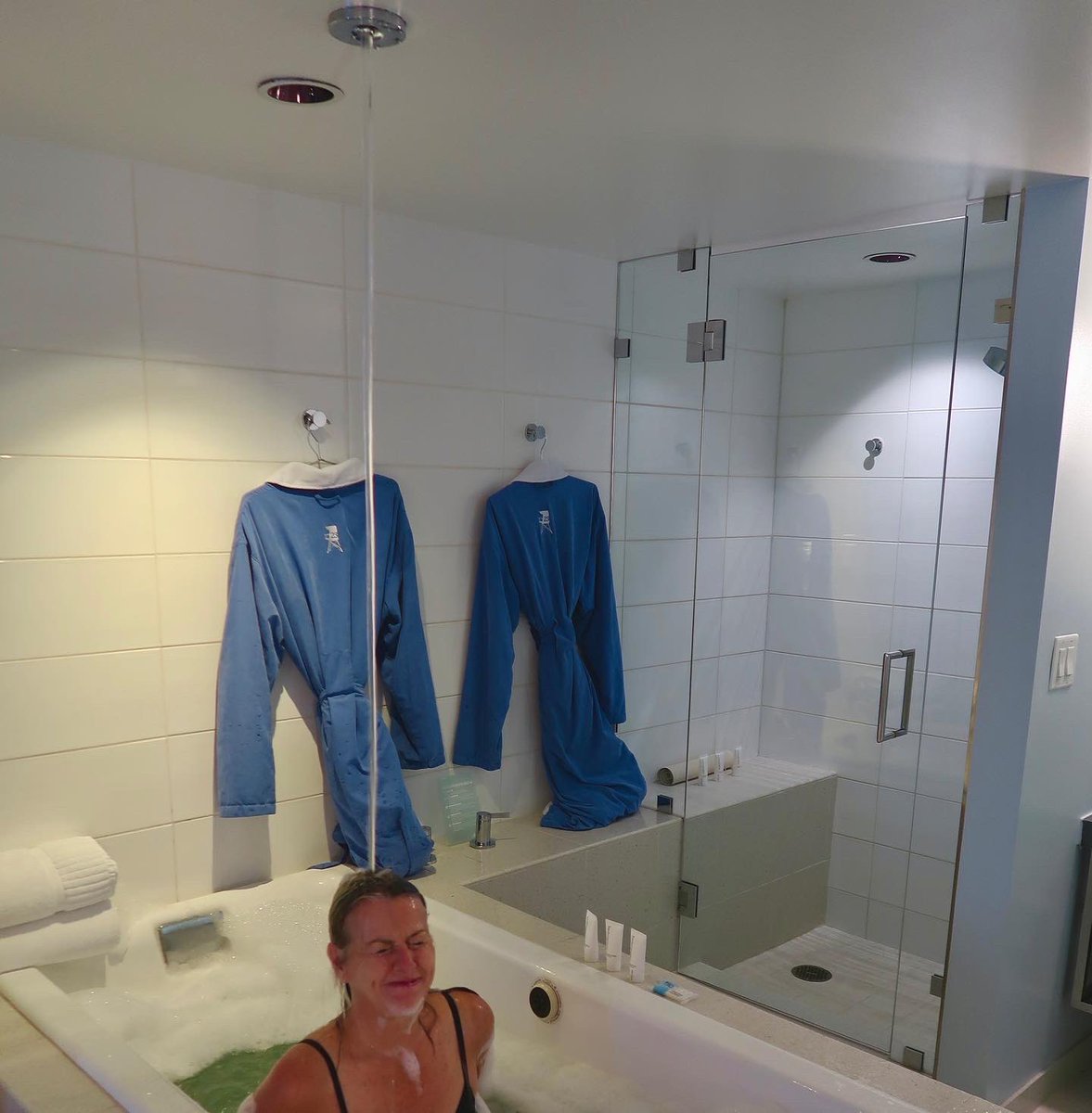 gypsynester's tweet photo. The first rule of #Sanctuary #Suite is: you play in the in-room #spa tub.
Celebrating #DaylightSavingsTime with @t23hotel - #SanDiego's only #luxury, lifestyle #hotel #onthebeach!
#pacificbeach #California #calivibes #Tower23 #Tower23hotel #travel #vacation https://t.co/kbPtxbbWAU