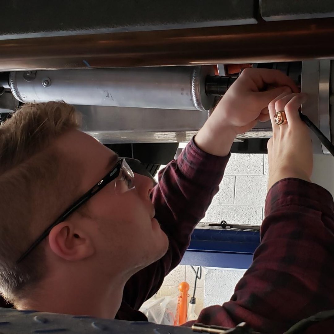 EcoCarUTK's tweet photo. Spotlight time!! Check out these fast facts on Neel Reeves!! #spotlight #ECOCAR #finalsemester #volsonthemove #Roadtotheend #engineering #weeklyspotlight #proudteam https://t.co/8PuBPoKf6C