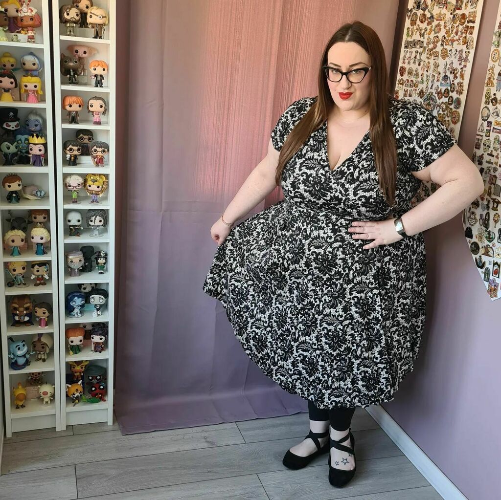 boo_brown's tweet photo. Entertaining in the office today, so I thought I'd make a bit of an effort.
#plussize #PlusSizeFashion #Fatshion #PlusSizeBloggers #plussizevintage #vintagestyle #plussizestyle #LadyVLondon #lace https://t.co/a6Mqm0JRpg https://t.co/MjMooGwP11