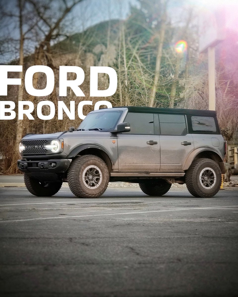 techdiscovered's tweet photo. The all new re-continued #FordBronco is probably one of the best vehicles to be released in 2020/2021. I got to see this wonderful example of a soft-top Bronco with the sasquatch package at Safeway a couple evenings ago. Pretty neat vehicle.

Taken and edited on the #OnePlus7T https://t.co/b7dyAnSFDj
