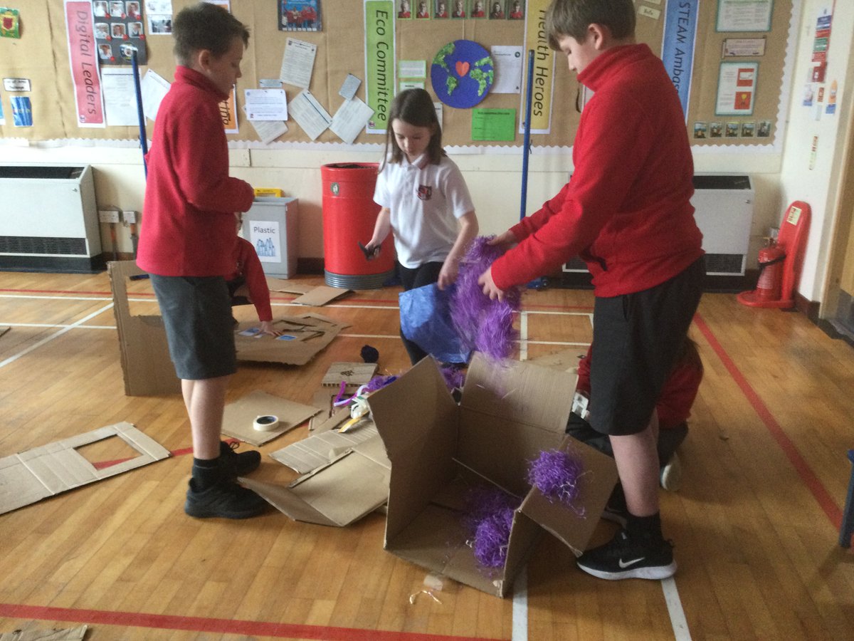 UplawmoorPS's tweet image. After talking about how Mars is one of the most extreme environments imaginable, P5-7 were challenged to end their day of science by creating an extreme habitat and then an extremophile that could survive in it. @ScienceWeekUK #BSW22 #ERCSTEM